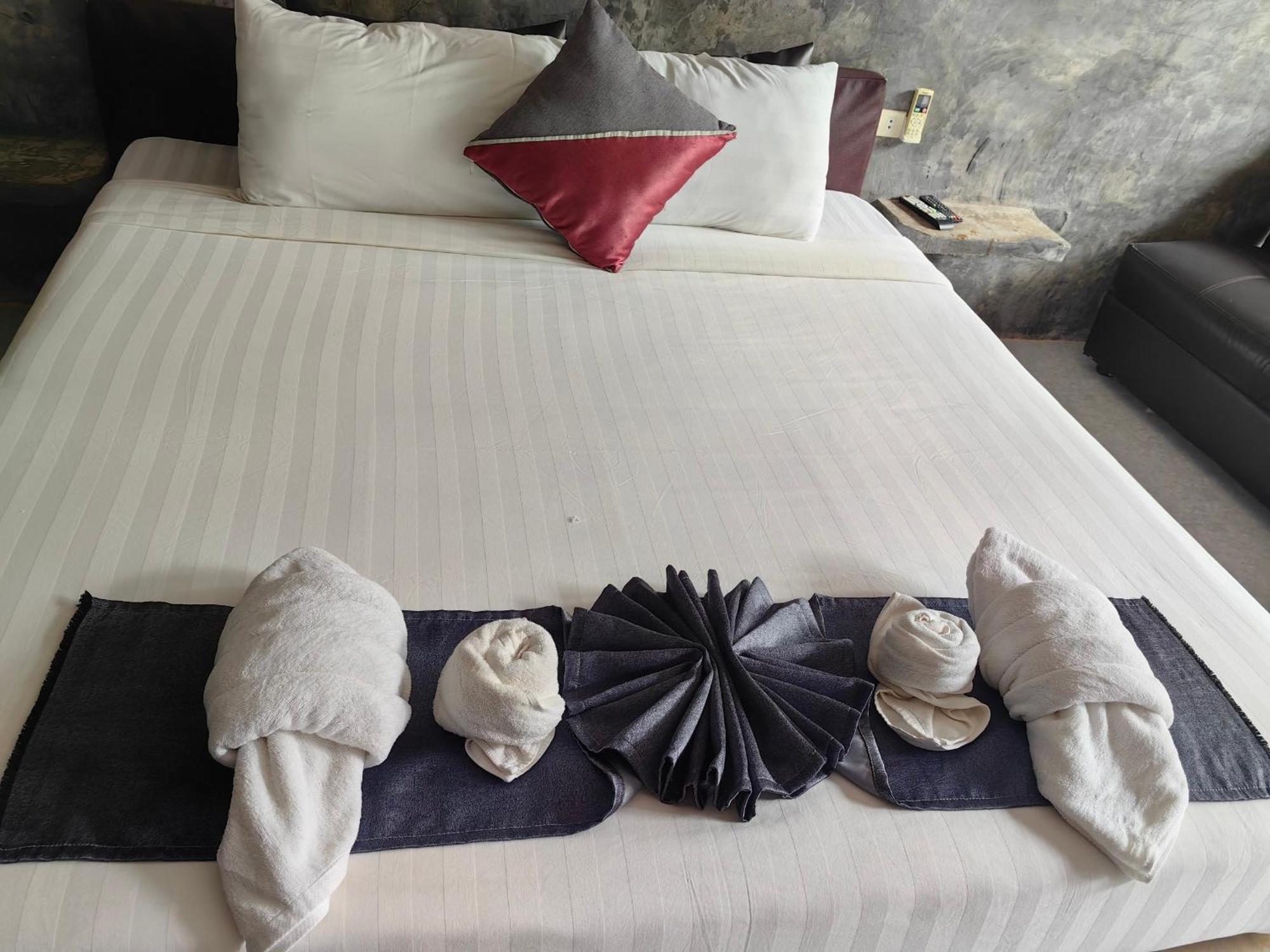 Keeree Loft Resort Thong Pha Phum Exterior photo