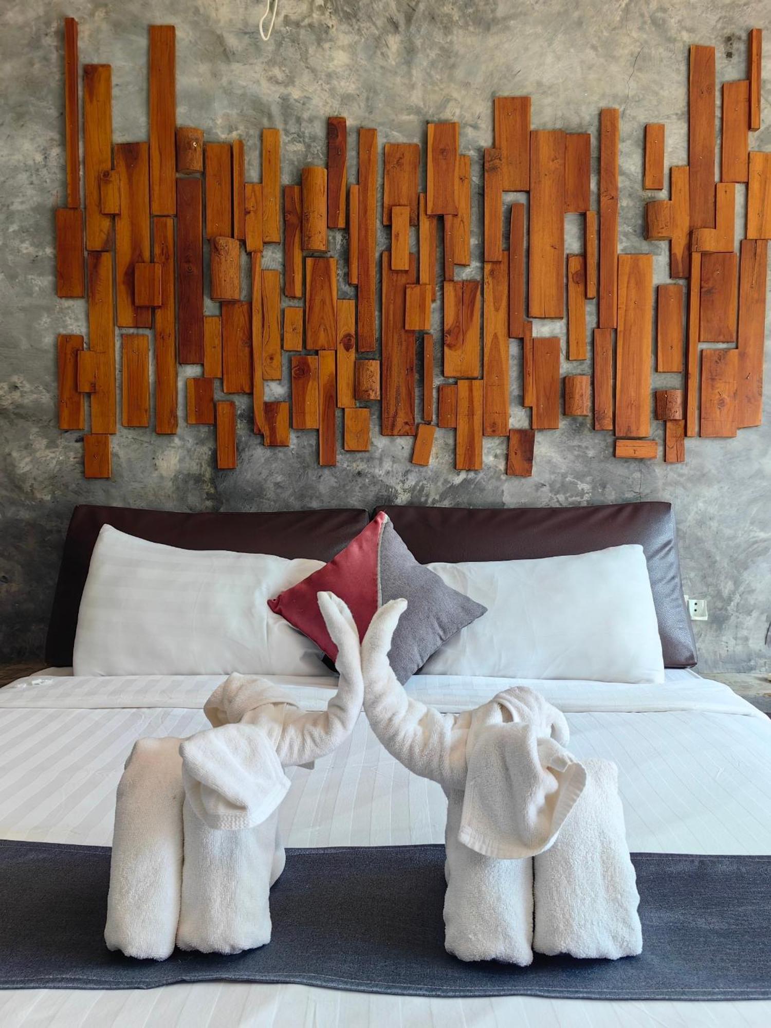 Keeree Loft Resort Thong Pha Phum Exterior photo