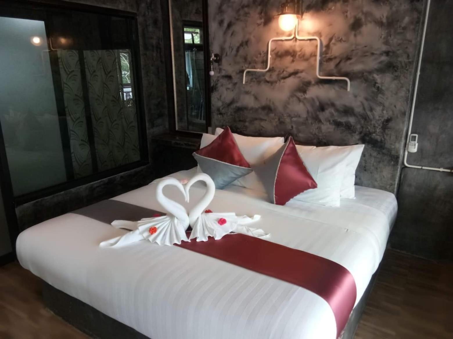Keeree Loft Resort Thong Pha Phum Exterior photo